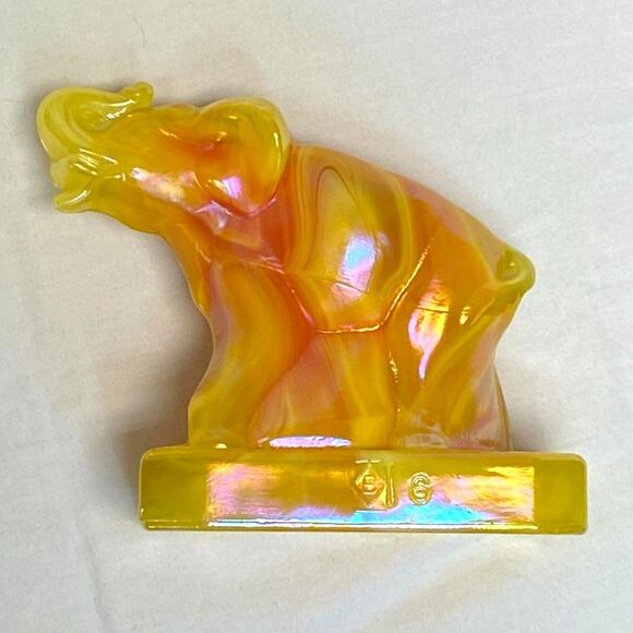 Boyd Art Glass Zack the Elephant Figure Slag Glass Sunkiste Carnival Iridescent - Picture 4 of 9